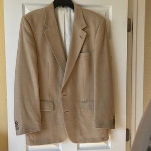 Burberrys cream sports coat Shoulders 18.5 inches Length 31 chest 42 s…